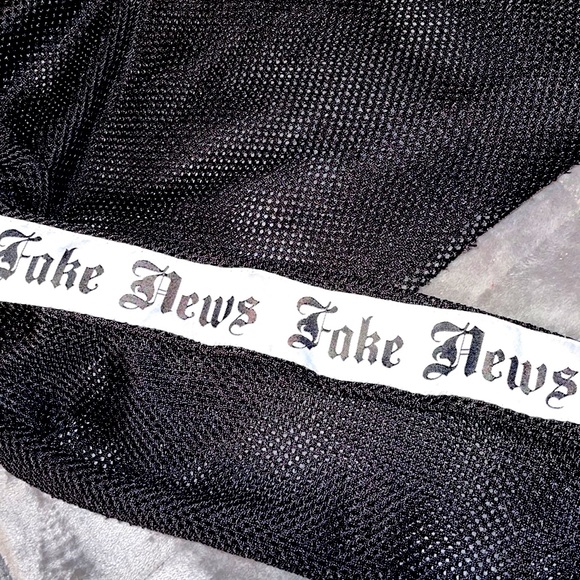 💜hooded black mesh “fake news” crop top - Picture 2 of 4